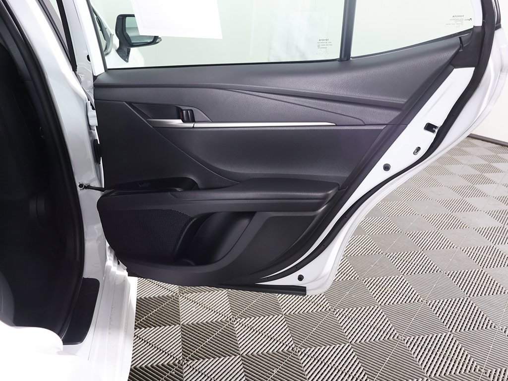 Used 2025 Toyota Camry SE image 22