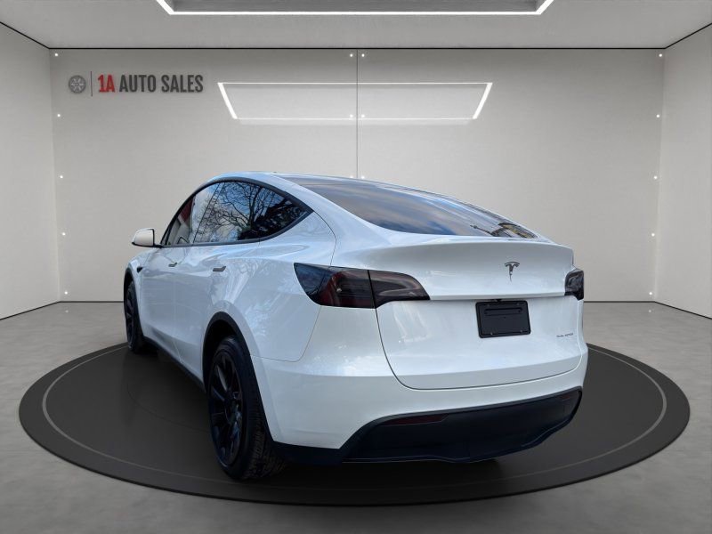 Used 2023 Tesla Model Y Long Range AWD/4WD image 3