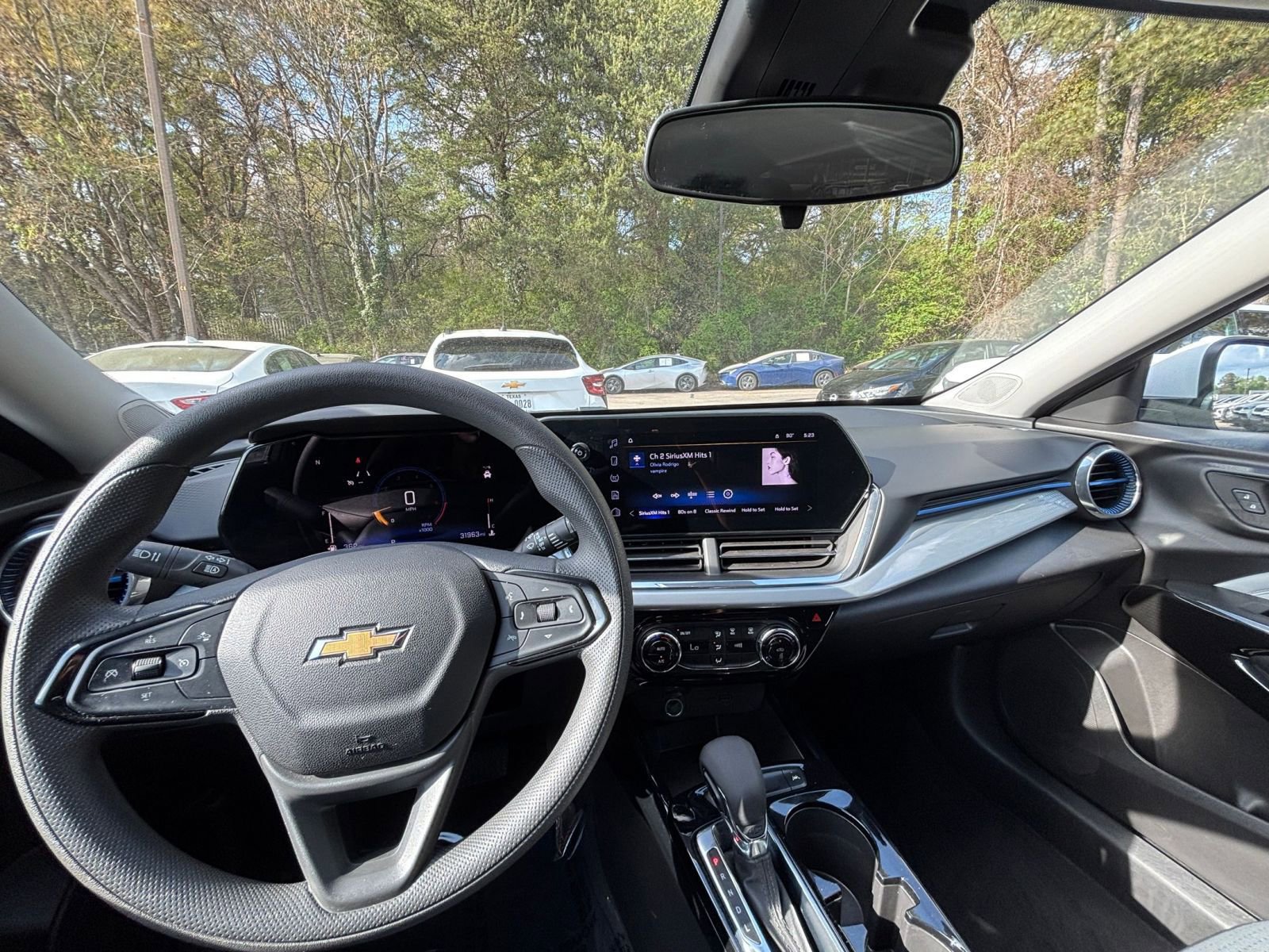 Used 2025 Chevrolet Trax LT image 34