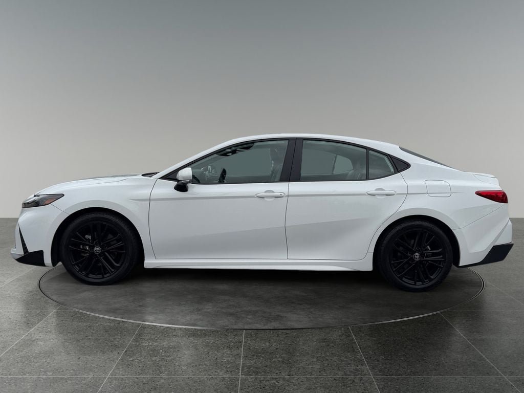Used 2025 Toyota Camry SE FWD image 5
