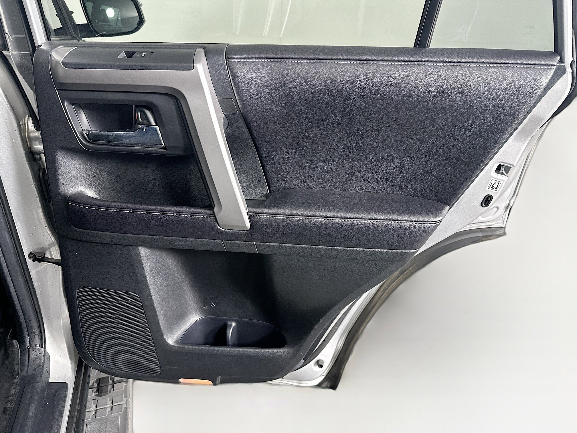 Used 2016 Toyota 4Runner SR5 image 30