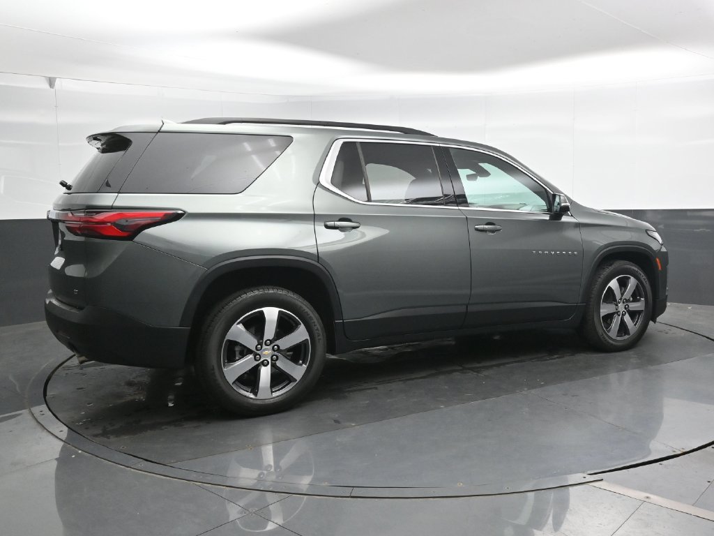 Used 2022 Chevrolet Traverse LT w/ LT Premium Package AWD/4WD image 2