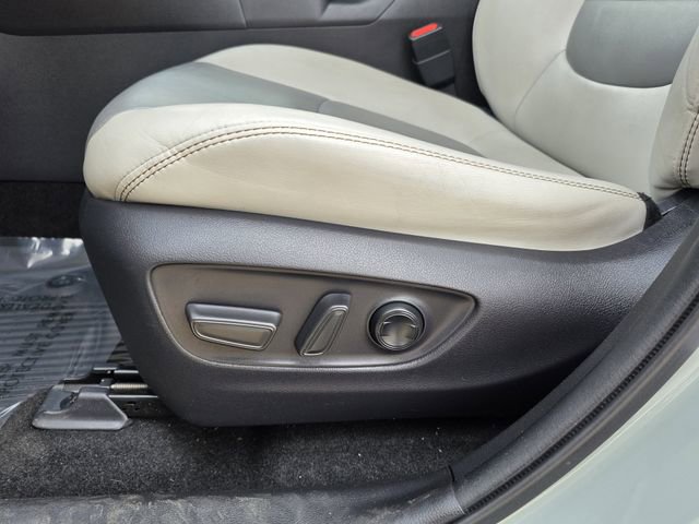 Used 2020 Toyota RAV4 XLE Premium image 13