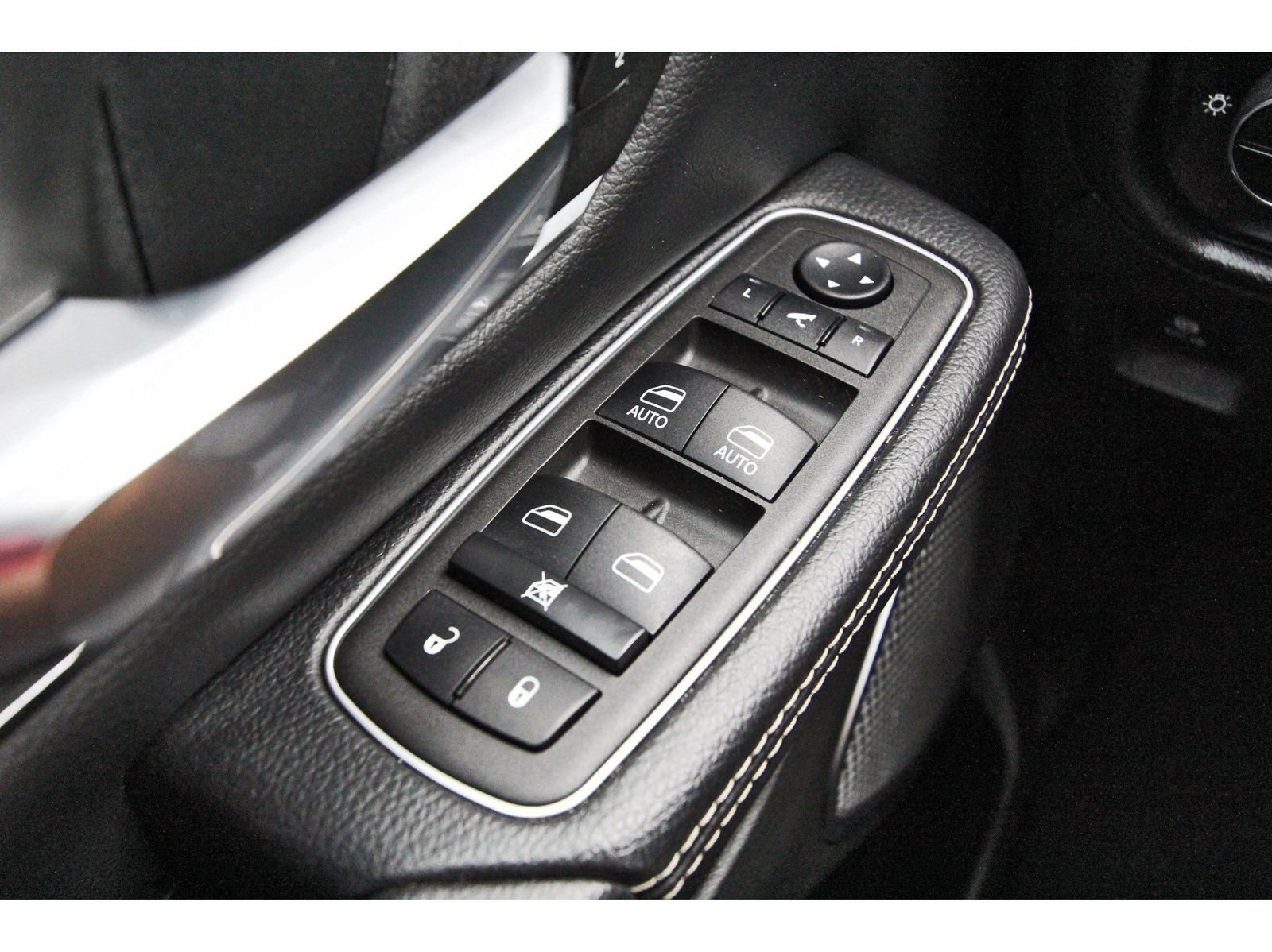 Used 2024 RAM 1500 Laramie AWD/4WD image 20