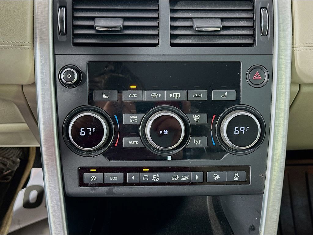 Used 2017 Land Rover Discovery Sport HSE Luxury image 16