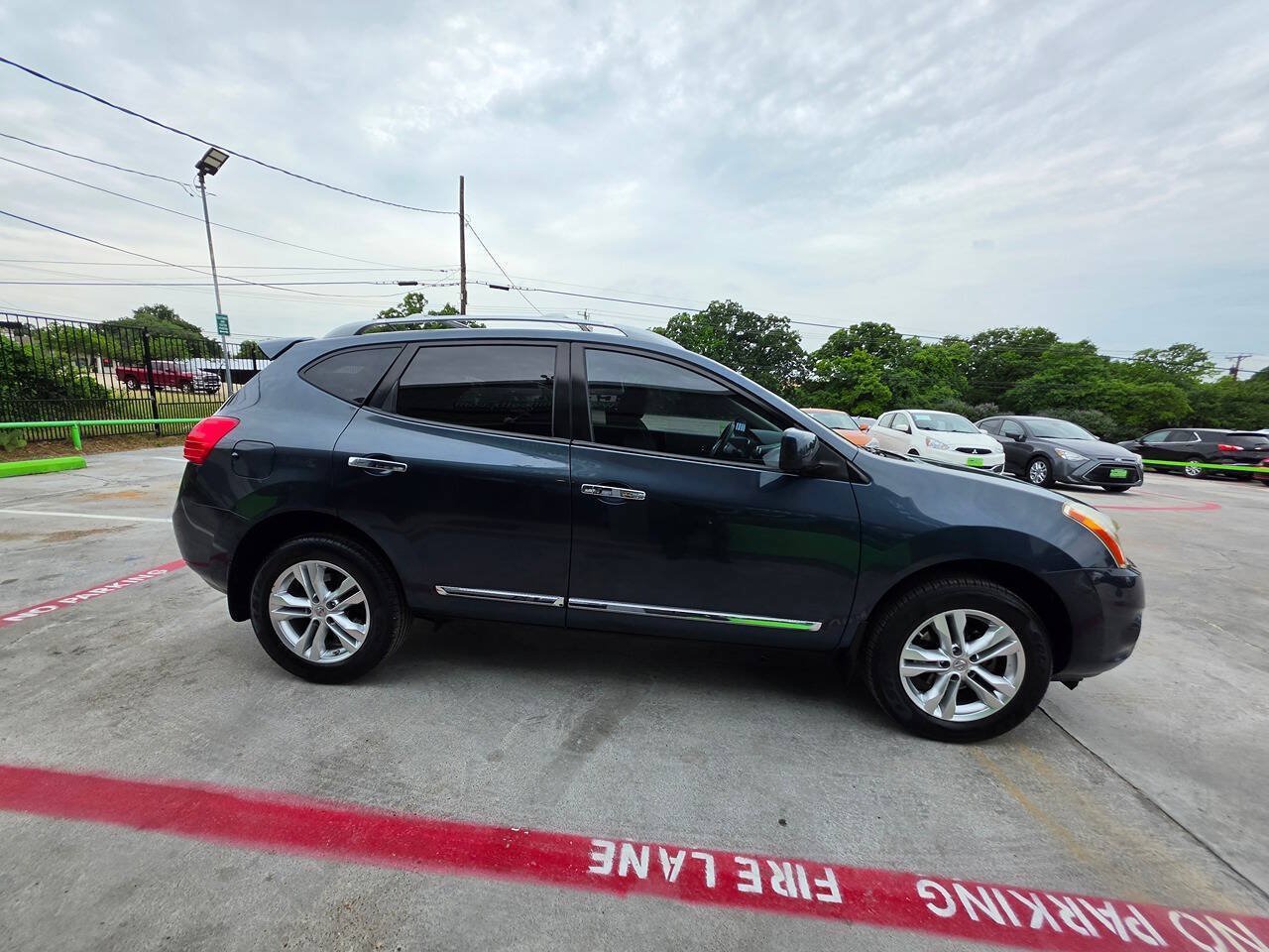 Used 2013 Nissan Rogue SV w/ Premium Pkg FWD image 16