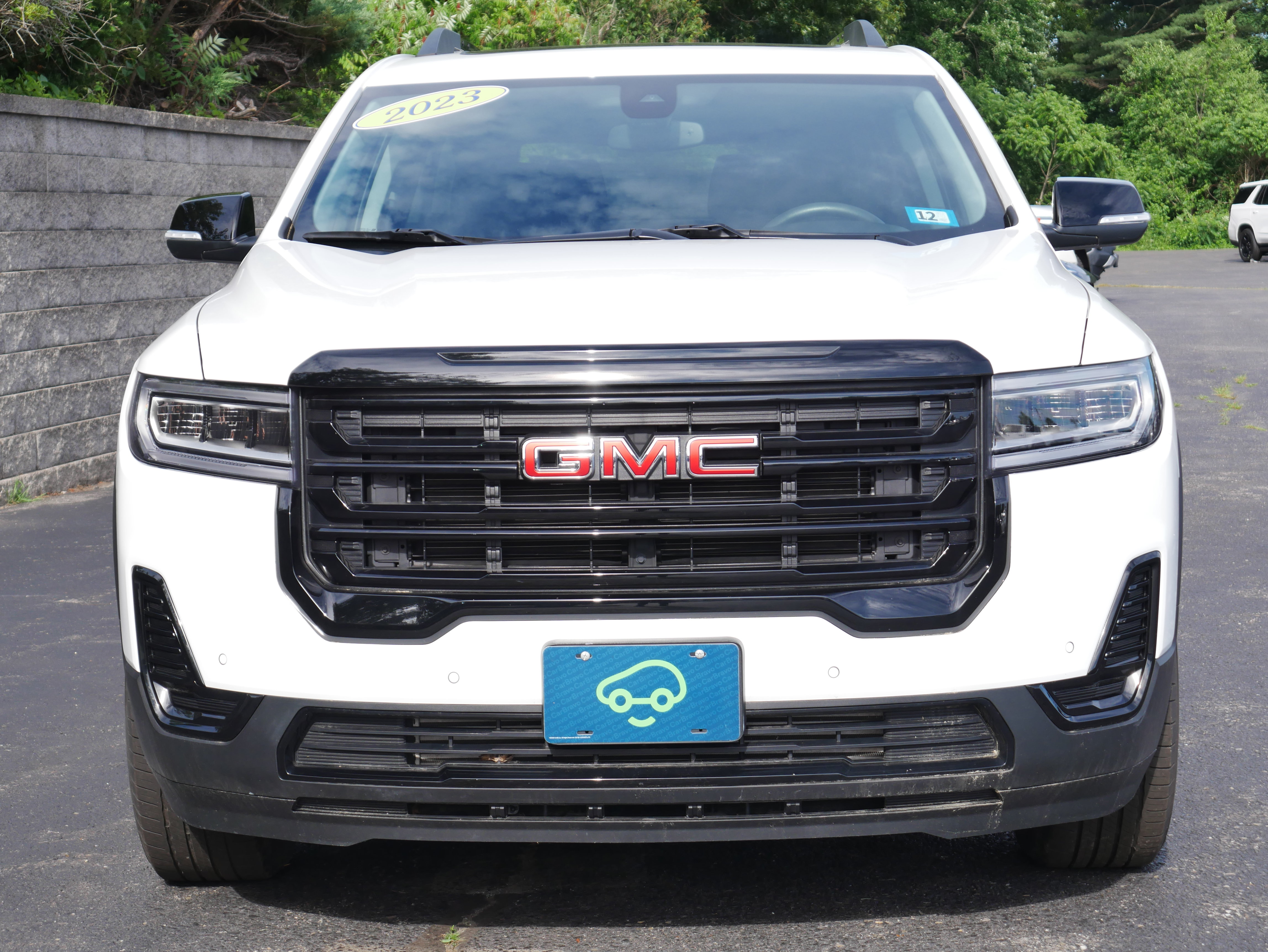 Certified 2023 GMC Acadia SLE w/ Driver Convenience Package AWD/4WD image 2