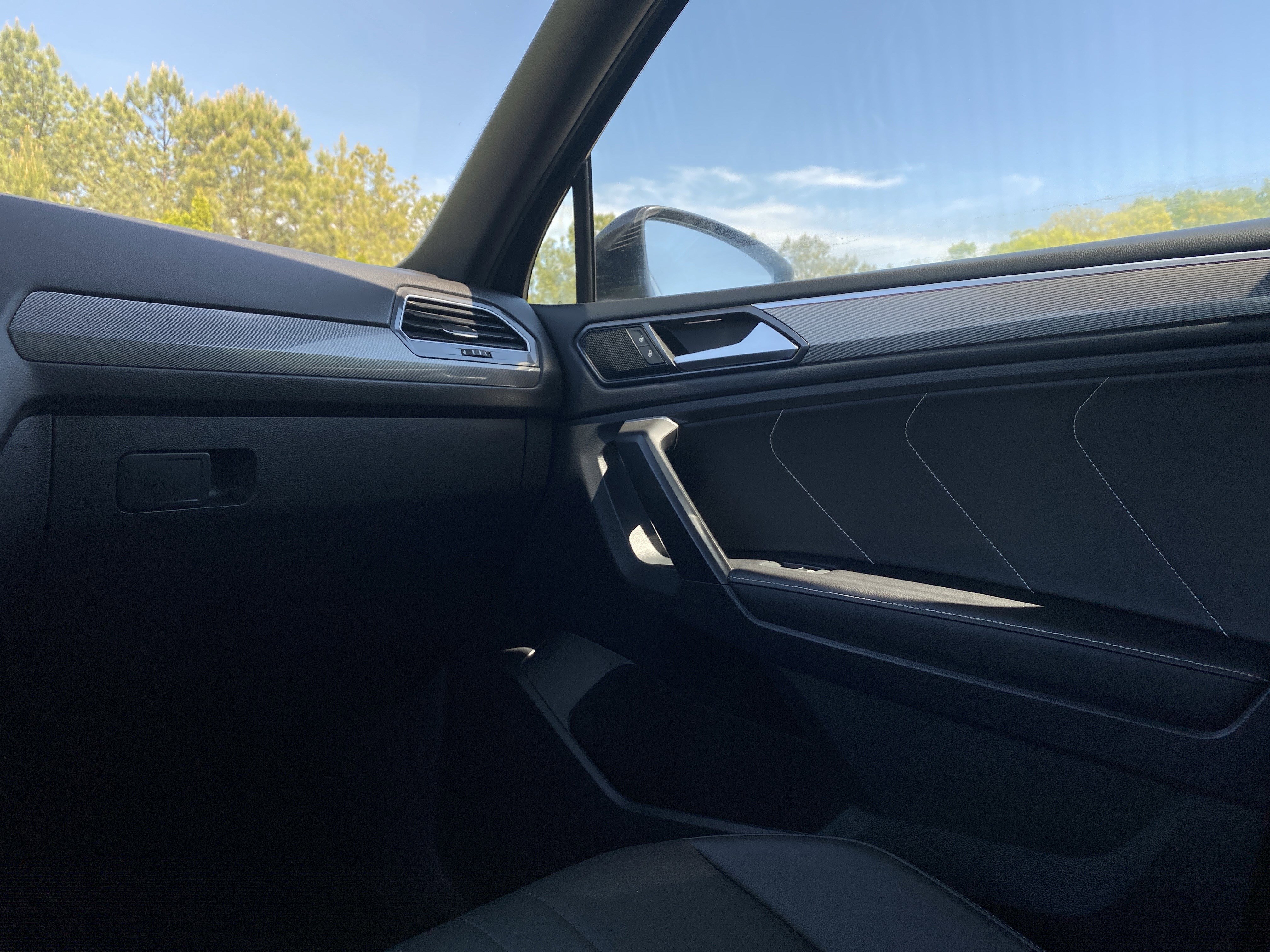 Used 2023 Volkswagen Tiguan SE R-Line FWD image 30