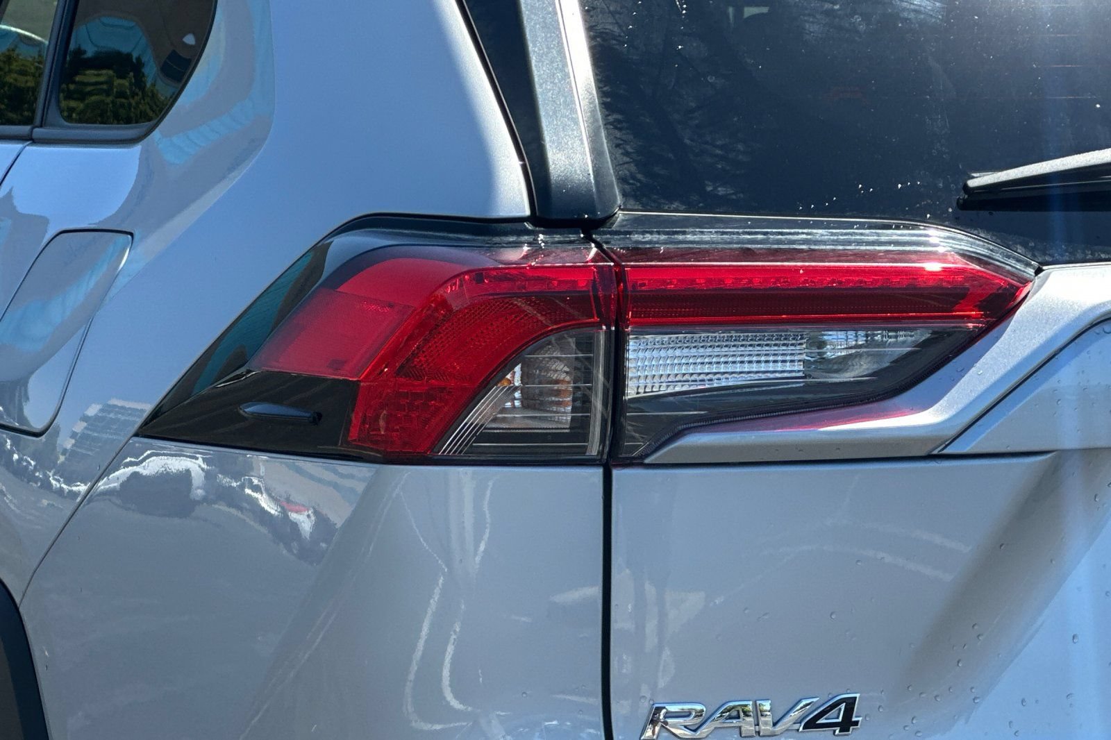 Used 2025 Toyota RAV4 XLE FWD image 46