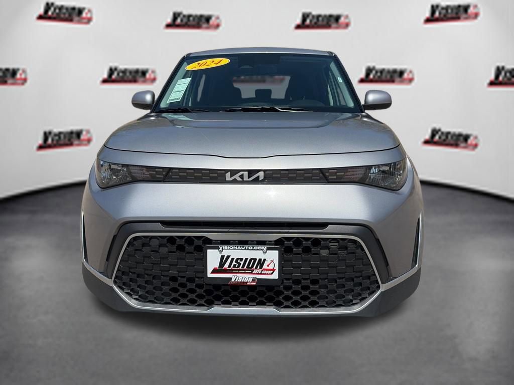 Used 2024 Kia Soul LX w/ Option Group 015 FWD image 2