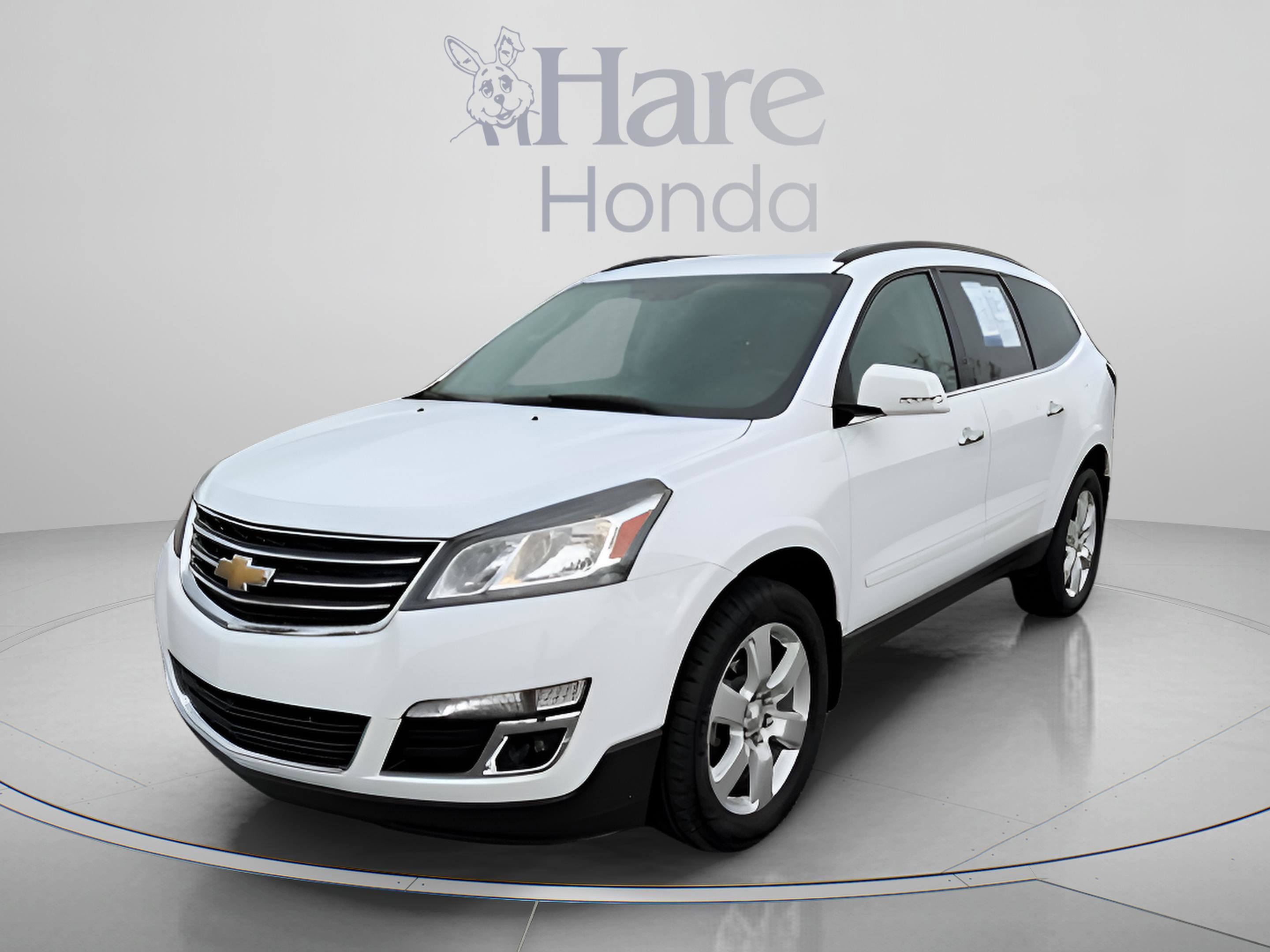 Used 2017 Chevrolet Traverse LT w/ Style and Technology Package FWD image 1