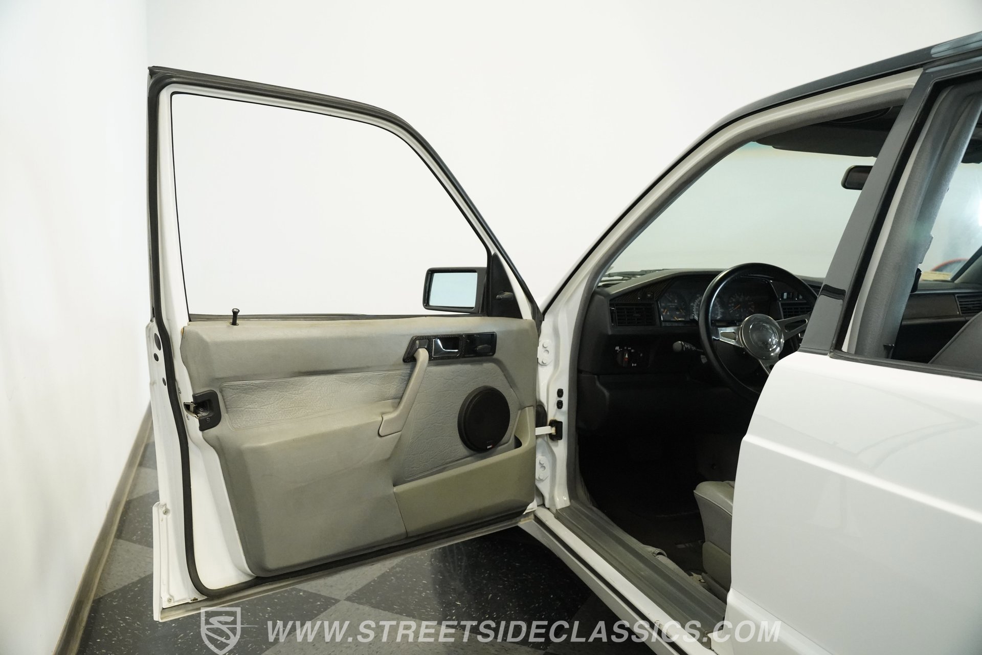 Used 1989 Mercedes-Benz 190 E 2.6 image 38