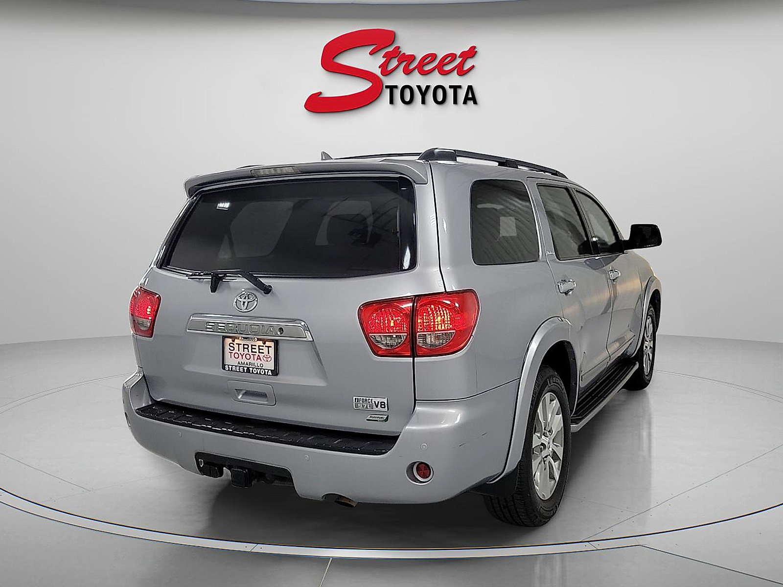 Used 2016 Toyota Sequoia Limited w/ Safety & Convenience Package AWD/4WD image 4