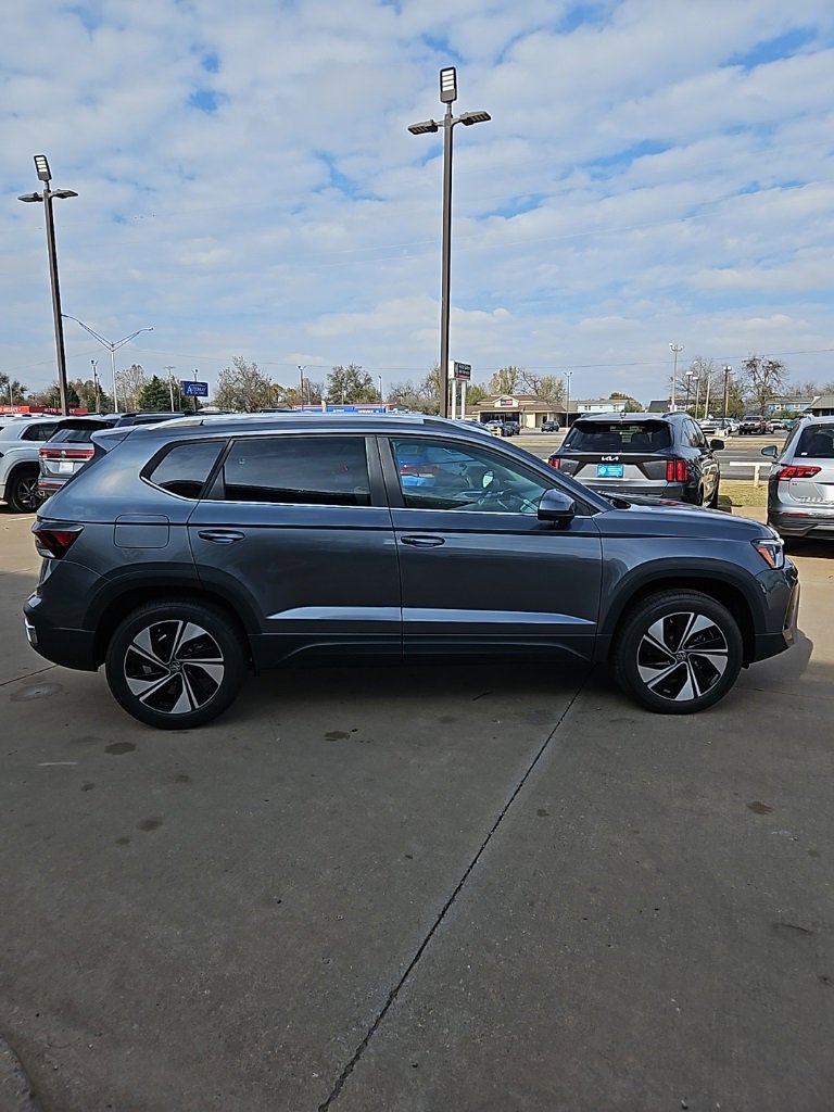 New 2026 Volkswagen Taos SE image 4