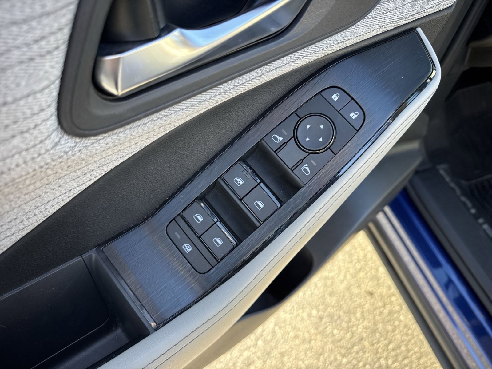 Used 2021 Nissan Rogue SV image 19