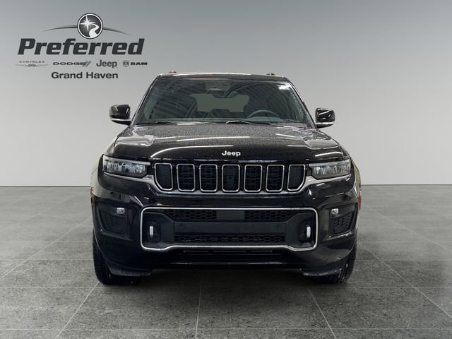 Used 2025 Jeep Grand Cherokee Overland w/ Trailer Tow Package AWD/4WD image 11