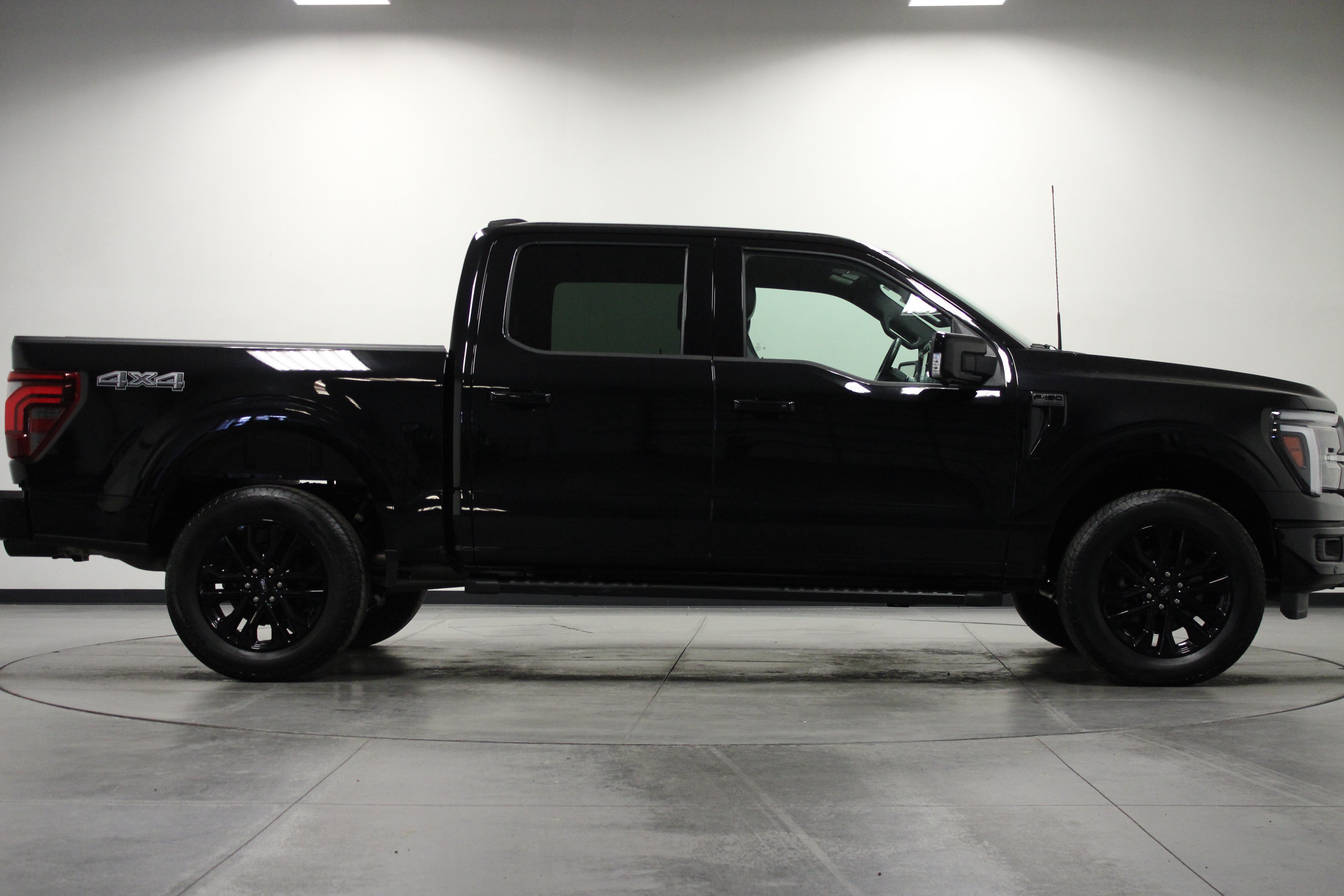 Used 2025 Ford F150 Lariat AWD/4WD image 3