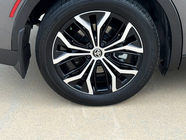 Used 2023 Toyota Crown AWD/4WD image 9