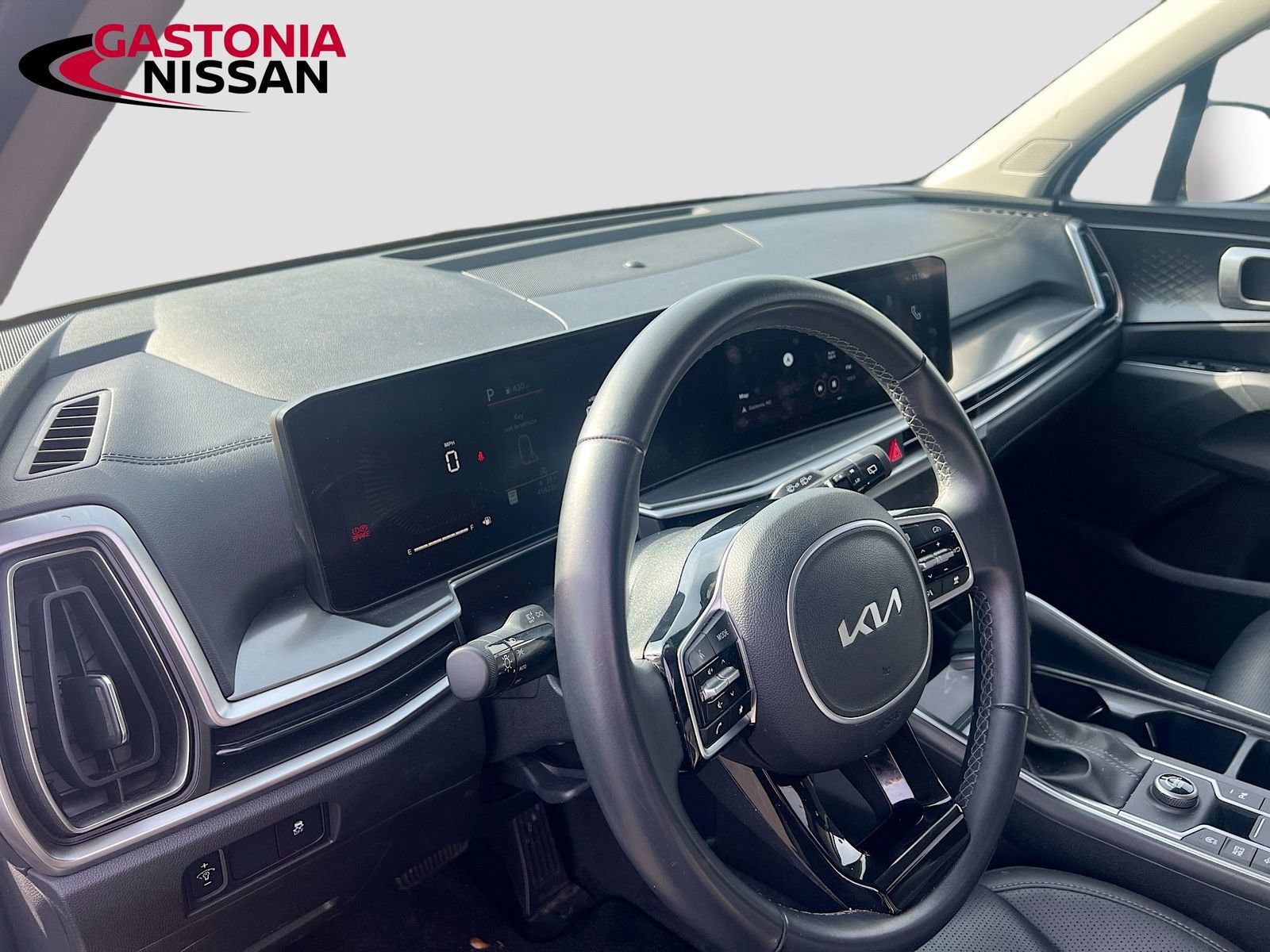 Used 2024 Kia Sorento S image 11