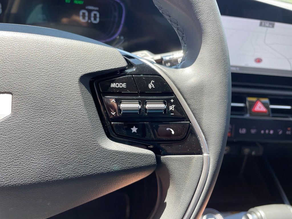 Used 2023 Kia Niro EX FWD image 26