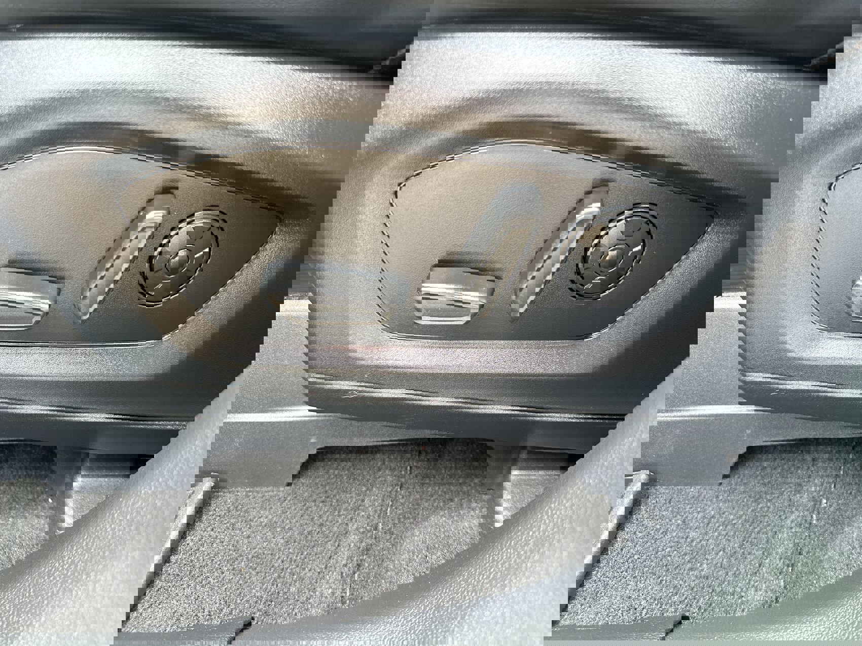 Used 2025 Ford Explorer ST-Line w/ Premium Package image 12