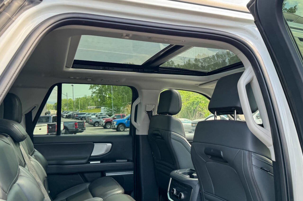 Used 2025 Ford Expedition Max Active AWD/4WD image 16