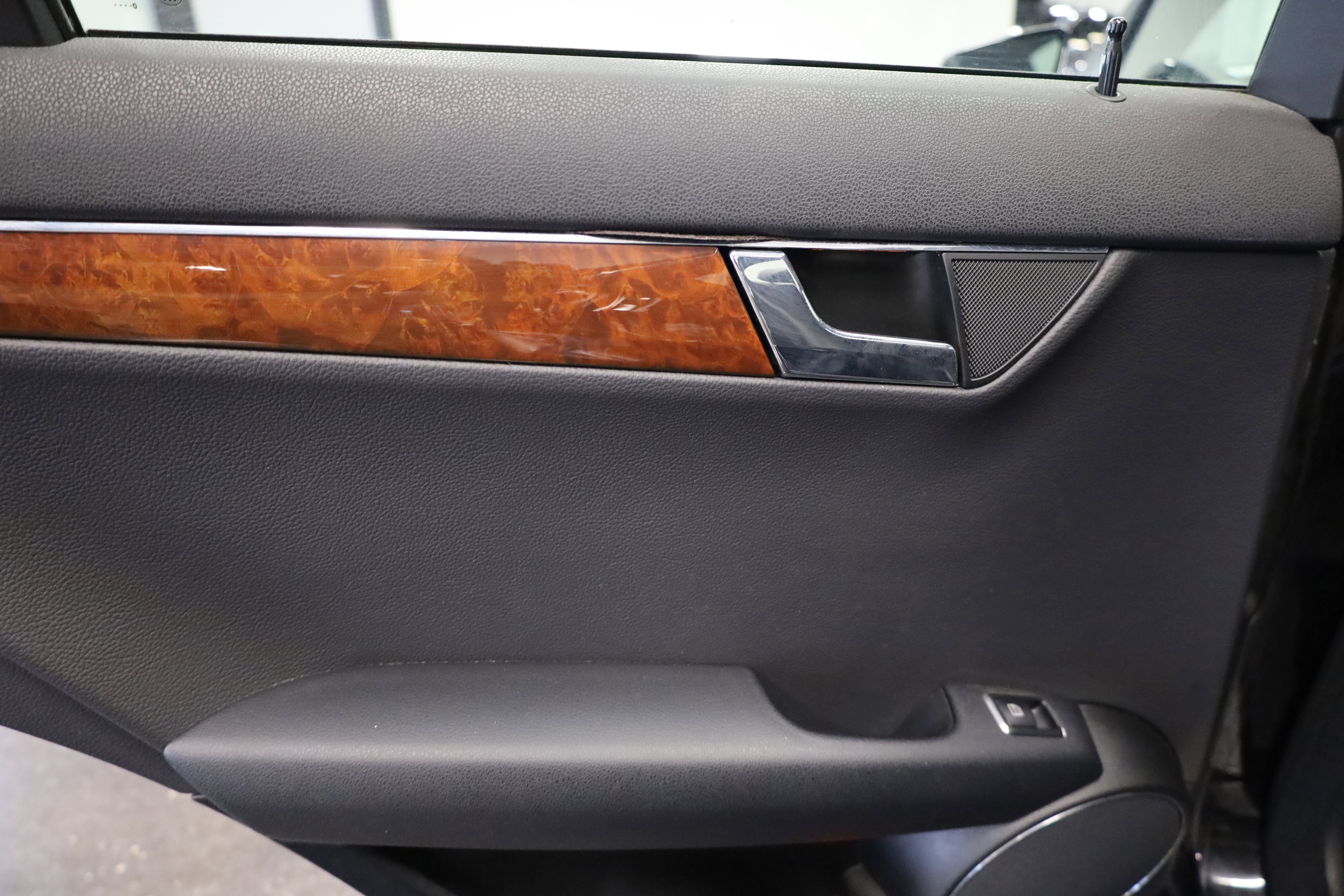 Used 2011 Mercedes-Benz C 300 4MATIC Sedan image 31