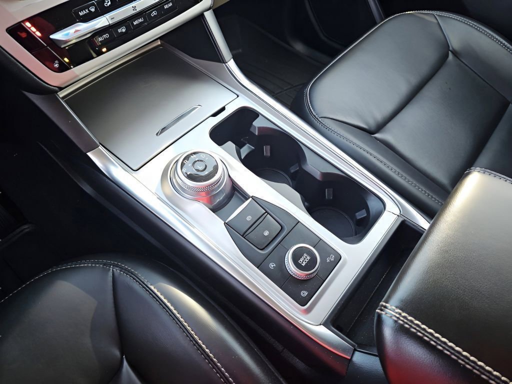 Used 2022 Ford Explorer XLT w/ Equipment Group 202A image 34