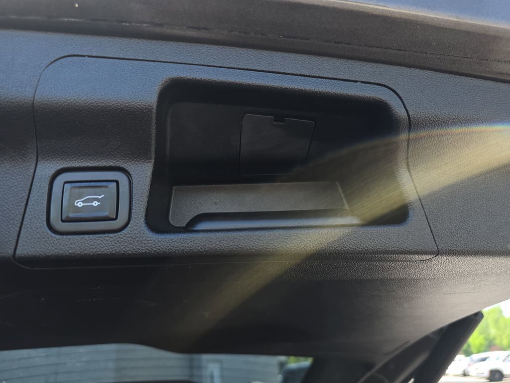 Used 2020 GMC Acadia SLE w/ Driver Convenience Package FWD image 21