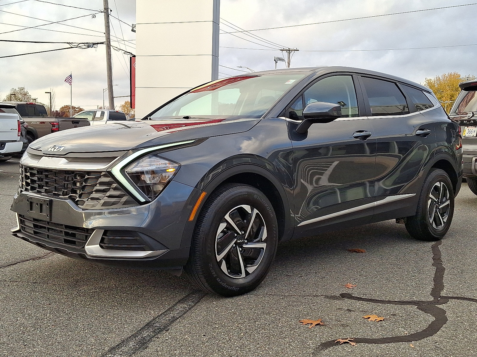 Used 2023 Kia Sportage LX image 3