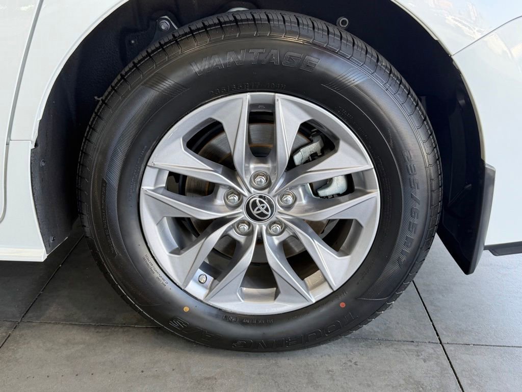 Certified 2023 Toyota Sienna XLE AWD/4WD image 16