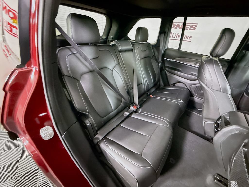 Used 2024 Jeep Grand Cherokee Limited AWD/4WD image 32