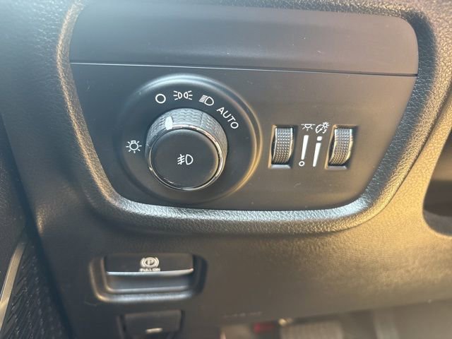 Used 2023 Jeep Grand Cherokee L Summit w/ Luxury Tech Group V image 35