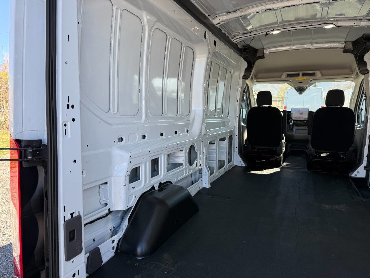Used 2025 Ford Transit 250 250 AWD 3dr LWB Medium Roof Ca image 25