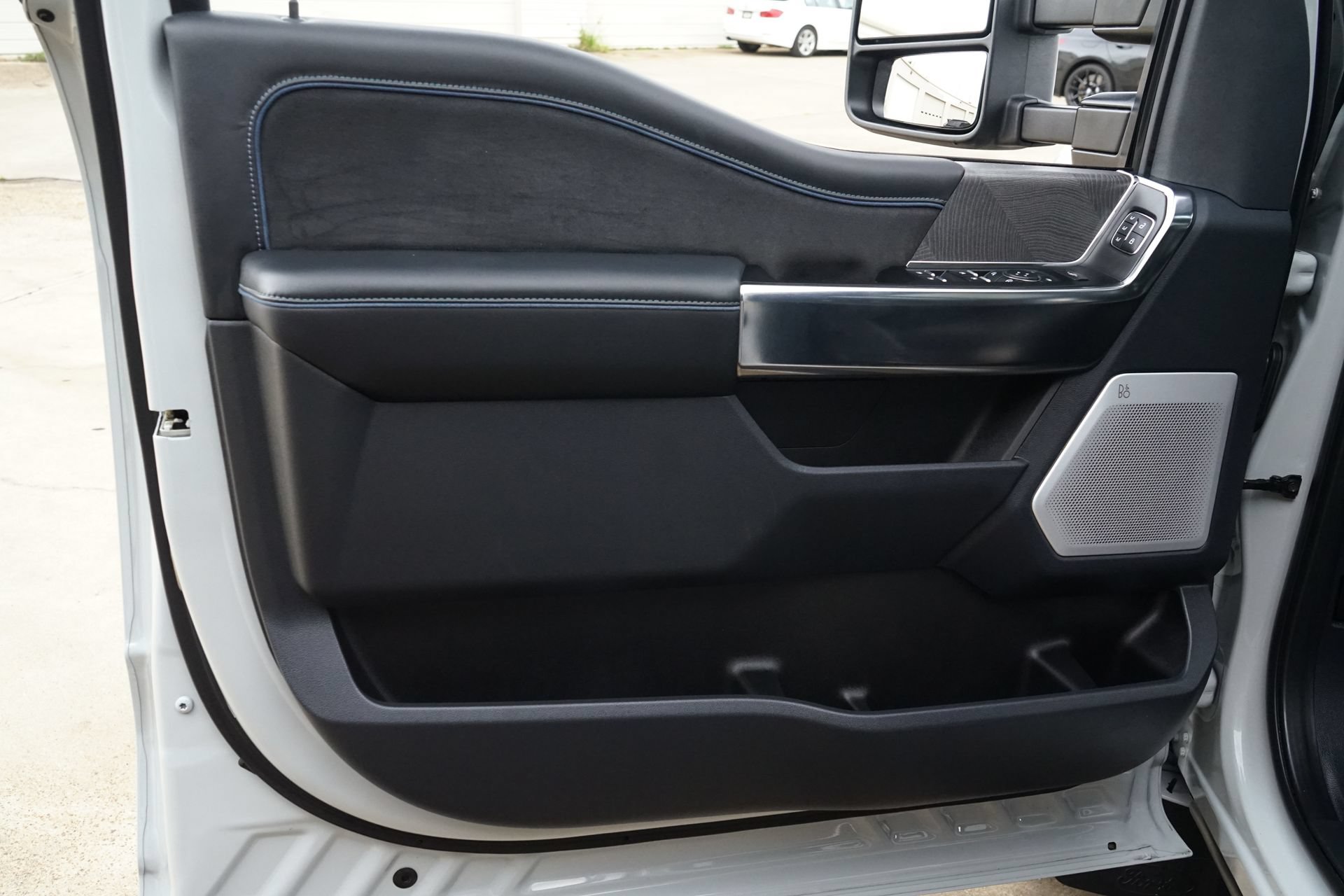 Used 2025 Ford F350 Platinum AWD/4WD image 16