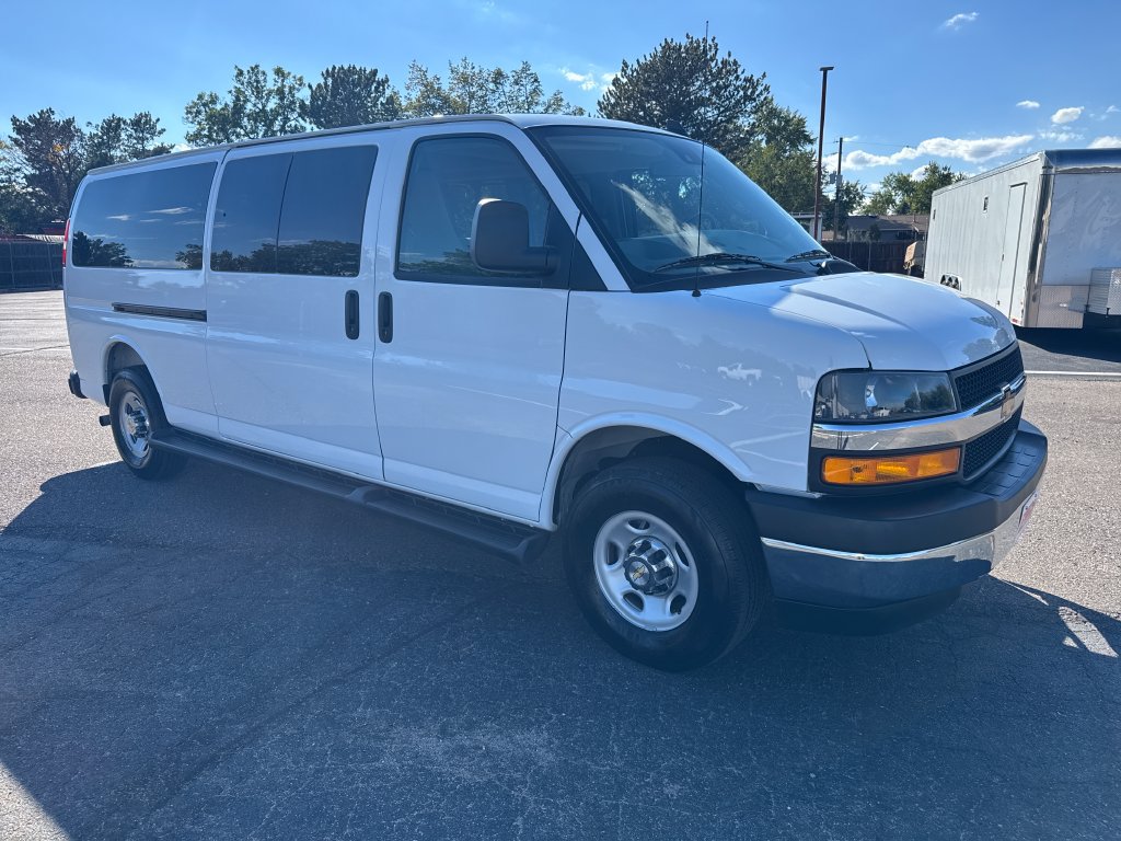 Used 2025 Chevrolet Express 3500 LT w/ LT Preferred Equipment Group RWD image 7