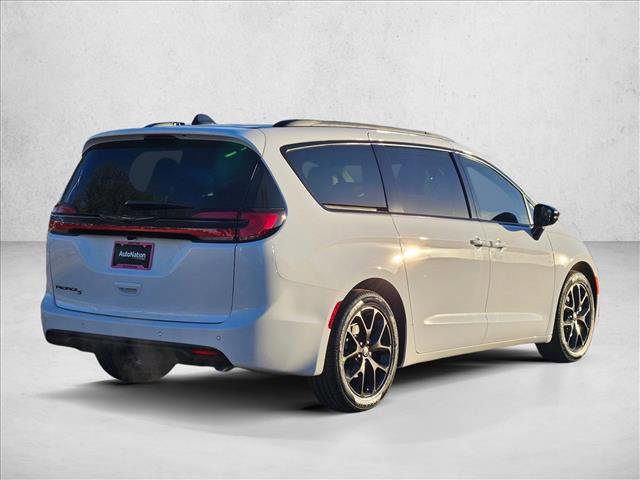 New 2026 Chrysler Pacifica Select image 2