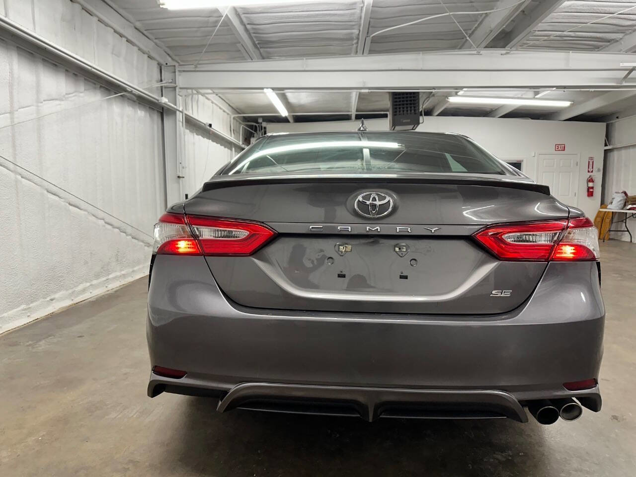 Used 2020 Toyota Camry SE image 5