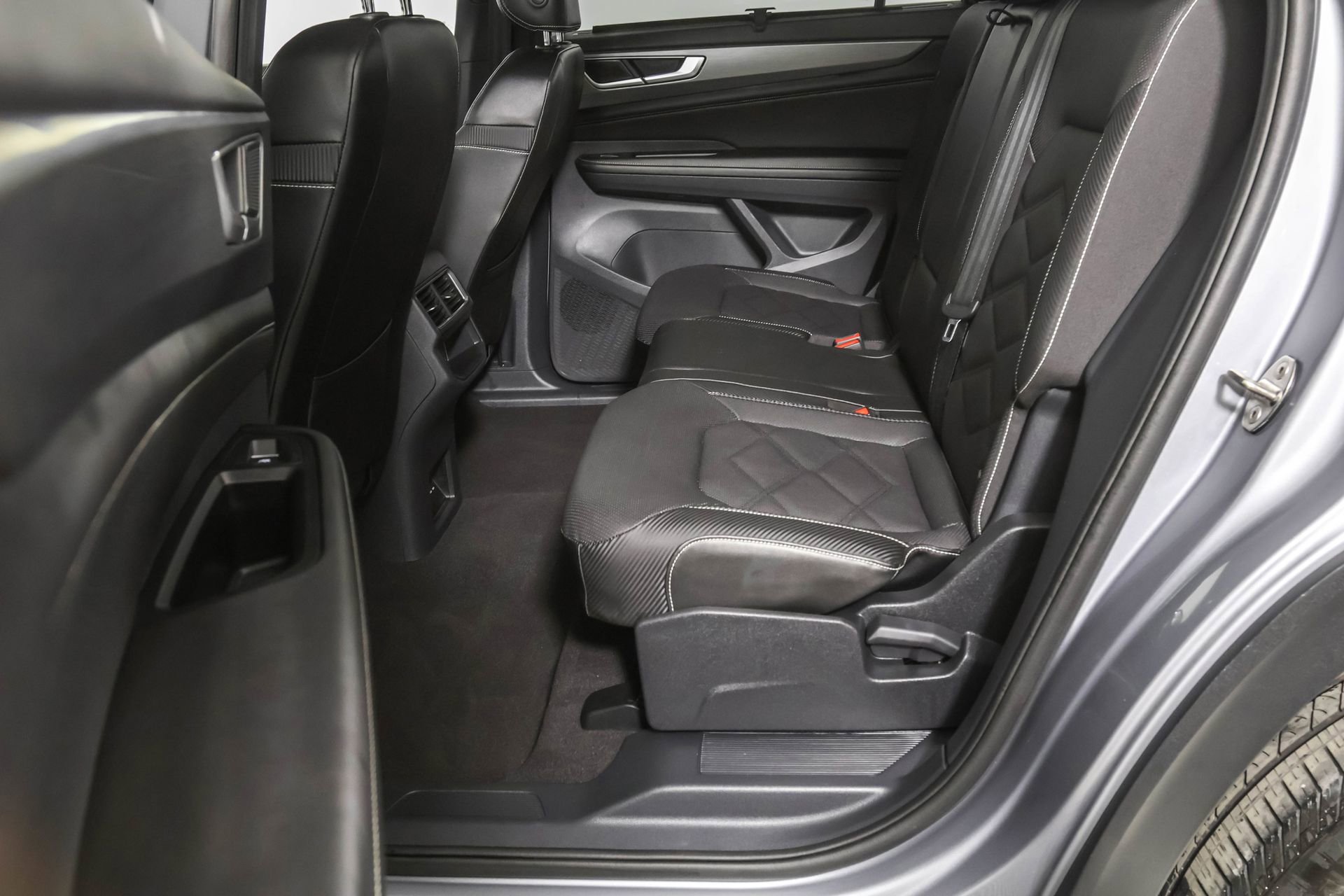 Used 2024 Volkswagen Atlas Cross Sport SE image 33