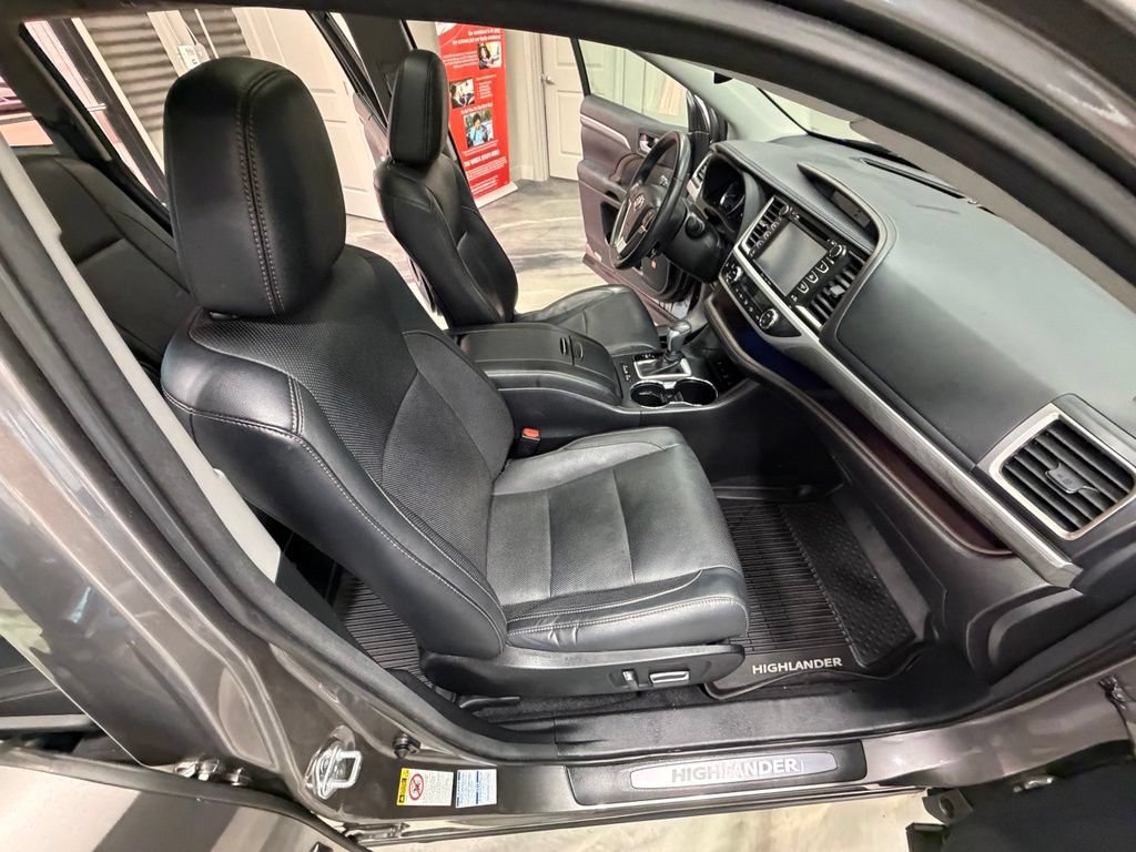 Used 2017 Toyota Highlander Limited AWD/4WD image 45