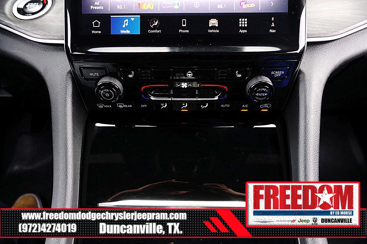 Certified 2025 Jeep Grand Cherokee Limited w/ Black Appearance Package RWD image 22