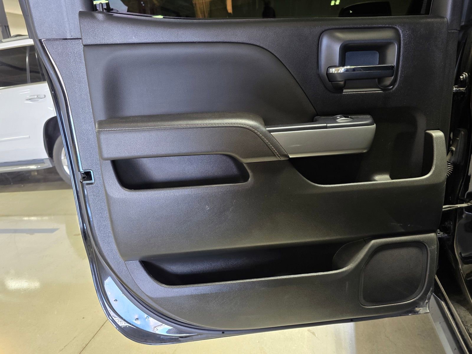 Used 2017 Chevrolet Silverado 1500 LTZ Z71 w/ Midnight Edition image 10