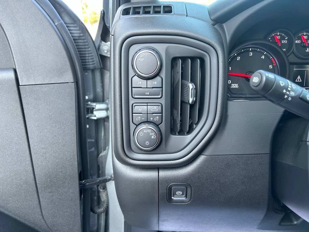 Used 2025 Chevrolet Silverado 2500 W/T AWD/4WD image 25