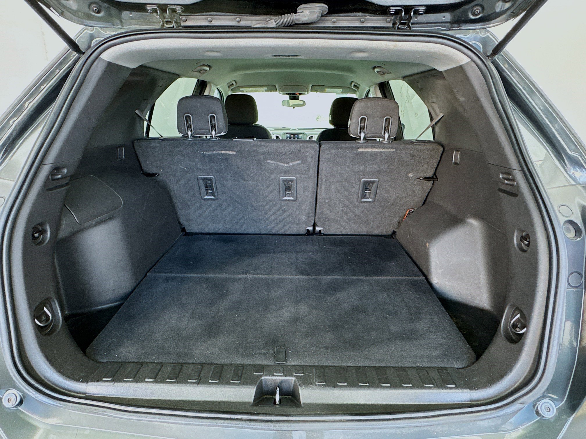 Used 2020 Chevrolet Equinox LS w/ LS Convenience Package FWD image 17