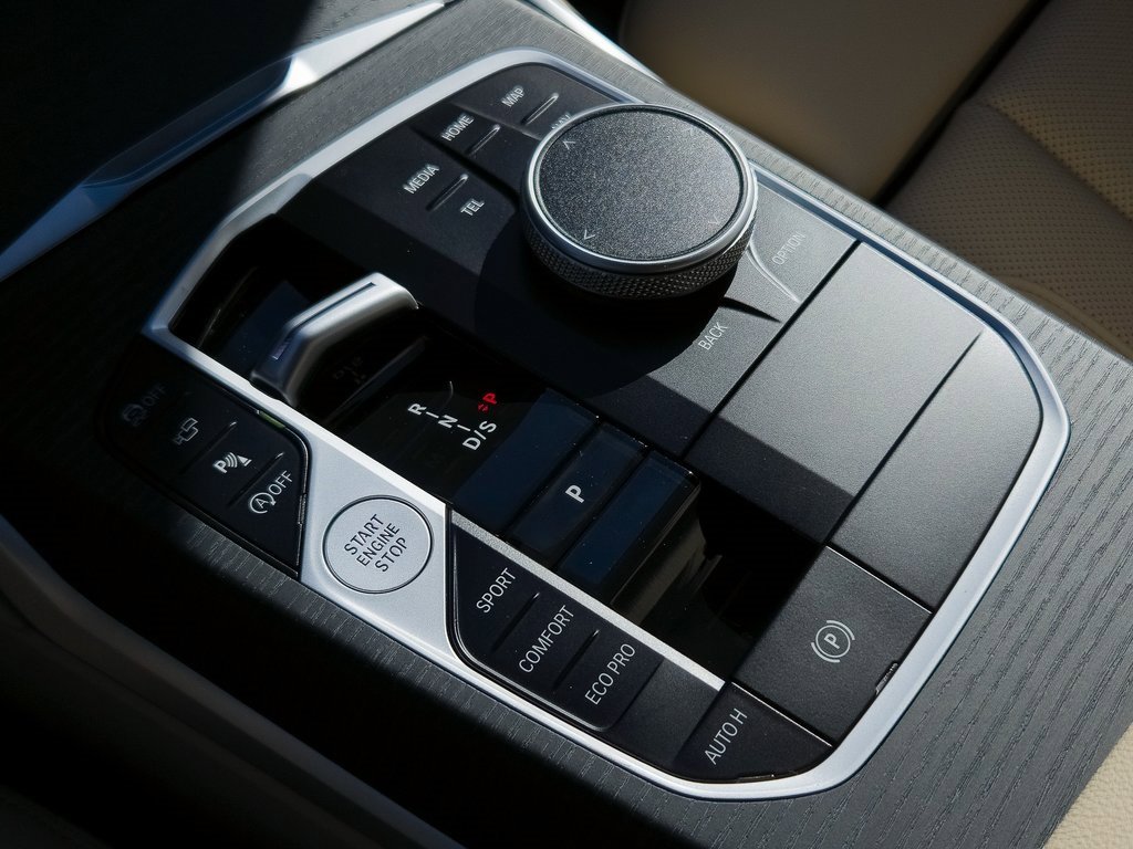 Used 2025 BMW 330i Sedan w/ Parking Assistance Package image 15