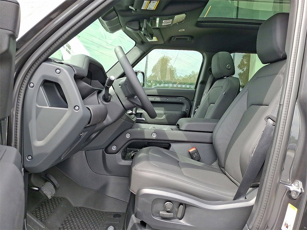 New 2025 Land Rover Defender 110 S image 9
