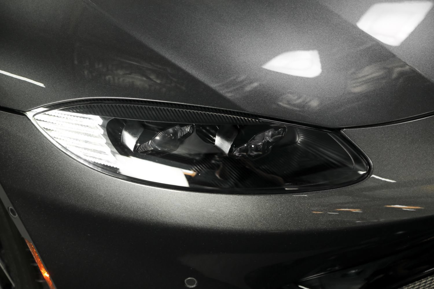 Used 2019 Aston Martin V8 Vantage Coupe RWD image 11