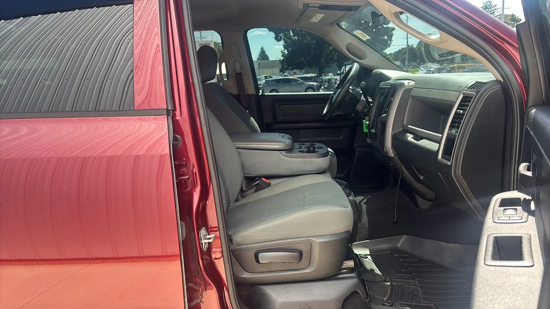 Used 2018 RAM 3500 Tradesman w/ Chrome Appearance Group AWD/4WD image 17