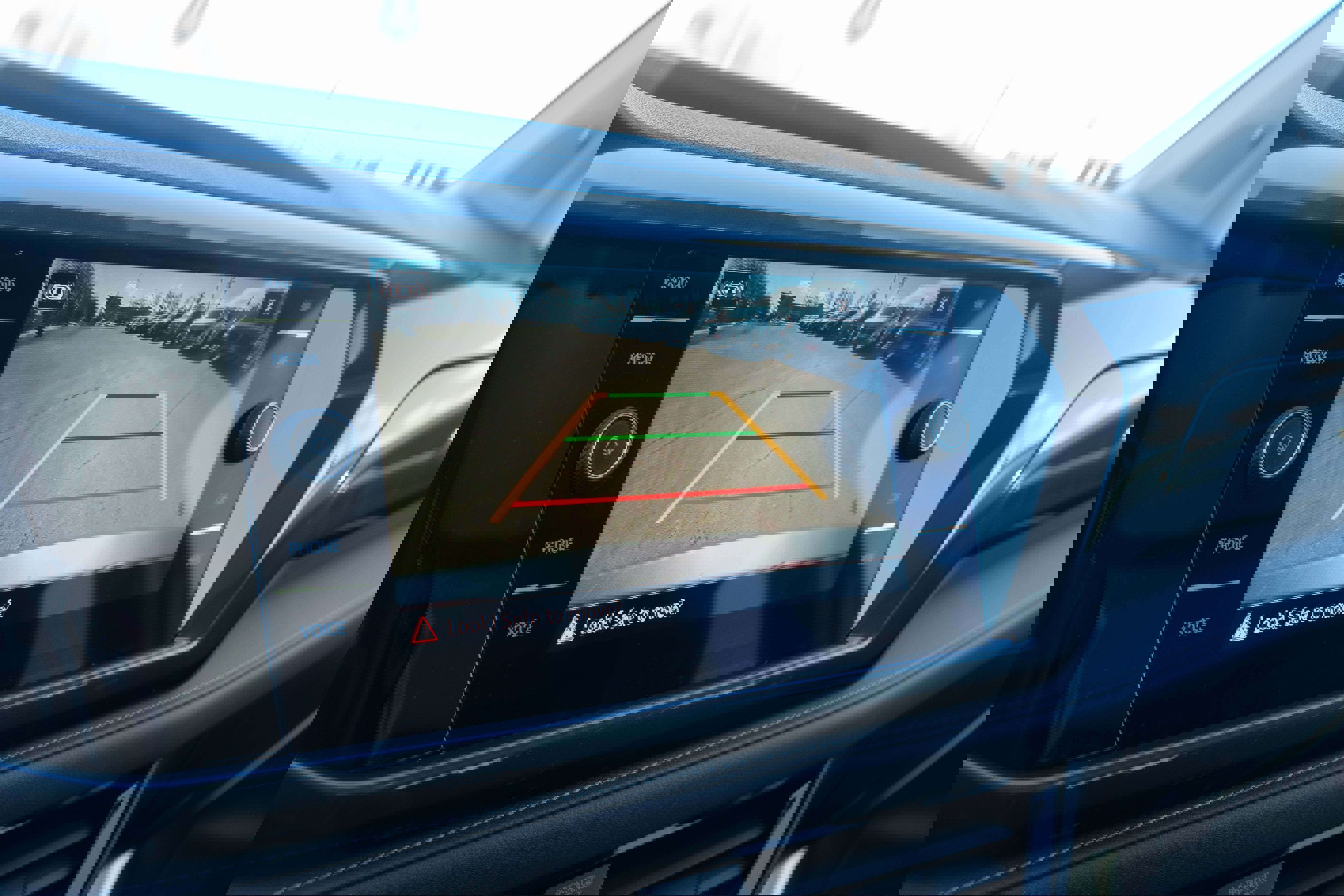 Certified 2023 Volkswagen Taos SEL image 17