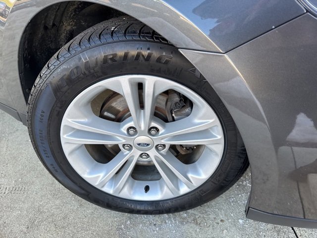 Used 2015 Ford Taurus SEL image 33